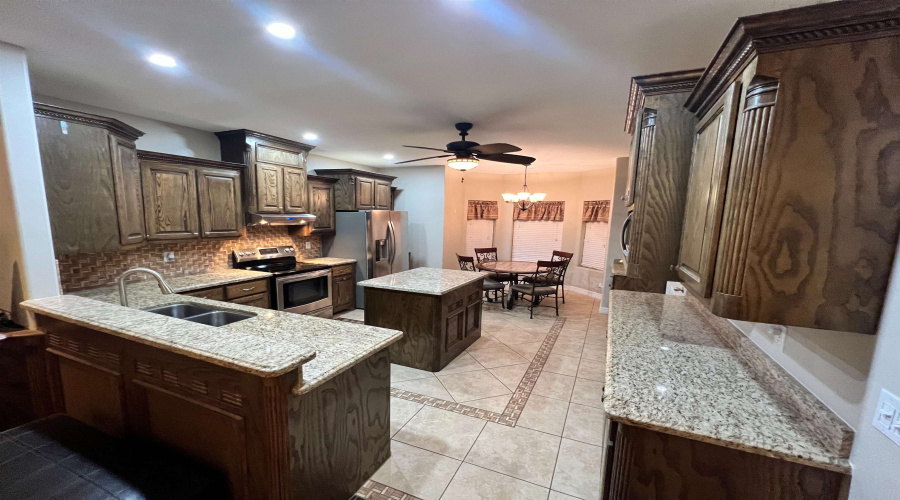 112 Apple Street, Zapata, Texas 78076, 4 Bedrooms Bedrooms, 7 Rooms Rooms,3 BathroomsBathrooms,Residential,For Sale,112 Apple Street,20260519