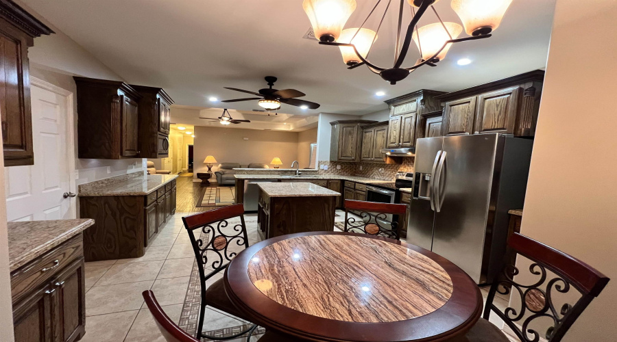 112 Apple Street, Zapata, Texas 78076, 4 Bedrooms Bedrooms, 7 Rooms Rooms,3 BathroomsBathrooms,Residential,For Sale,112 Apple Street,20260519