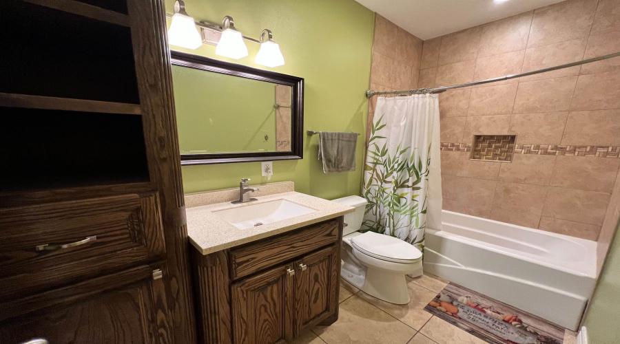 112 Apple Street, Zapata, Texas 78076, 4 Bedrooms Bedrooms, 7 Rooms Rooms,3 BathroomsBathrooms,Residential,For Sale,112 Apple Street,20260519