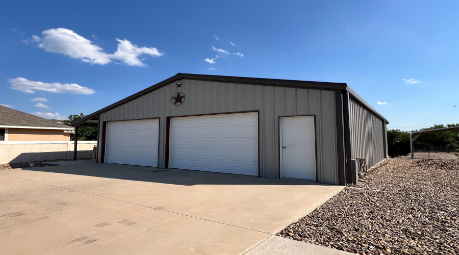 112 Apple Street, Zapata, Texas 78076, 4 Bedrooms Bedrooms, 7 Rooms Rooms,3 BathroomsBathrooms,Residential,For Sale,112 Apple Street,20260519