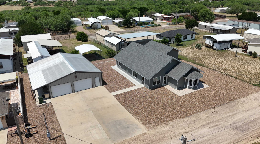 112 Apple Street, Zapata, Texas 78076, 4 Bedrooms Bedrooms, 7 Rooms Rooms,3 BathroomsBathrooms,Residential,For Sale,112 Apple Street,20260519
