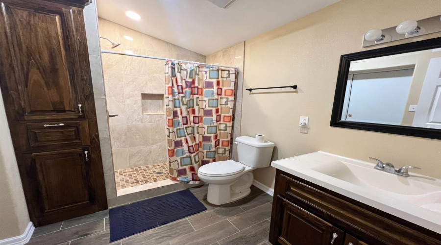 112 Apple Street, Zapata, Texas 78076, 4 Bedrooms Bedrooms, 7 Rooms Rooms,3 BathroomsBathrooms,Residential,For Sale,112 Apple Street,20260519