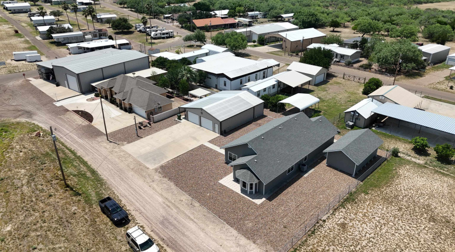 112 Apple Street, Zapata, Texas 78076, 4 Bedrooms Bedrooms, 7 Rooms Rooms,3 BathroomsBathrooms,Residential,For Sale,112 Apple Street,20260519