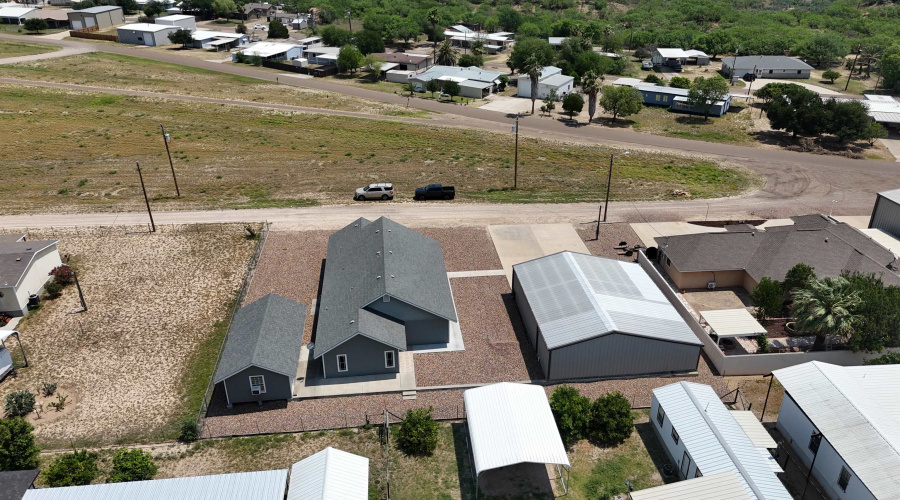 112 Apple Street, Zapata, Texas 78076, 4 Bedrooms Bedrooms, 7 Rooms Rooms,3 BathroomsBathrooms,Residential,For Sale,112 Apple Street,20260519