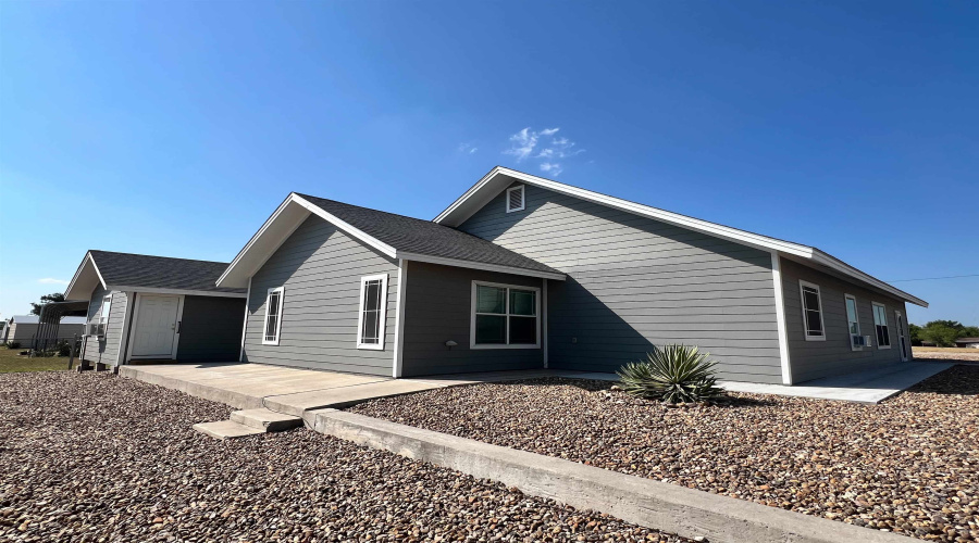 112 Apple Street, Zapata, Texas 78076, 4 Bedrooms Bedrooms, 7 Rooms Rooms,3 BathroomsBathrooms,Residential,For Sale,112 Apple Street,20260519