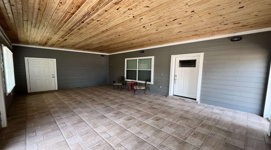 112 Apple Street, Zapata, Texas 78076, 4 Bedrooms Bedrooms, 7 Rooms Rooms,3 BathroomsBathrooms,Residential,For Sale,112 Apple Street,20260519