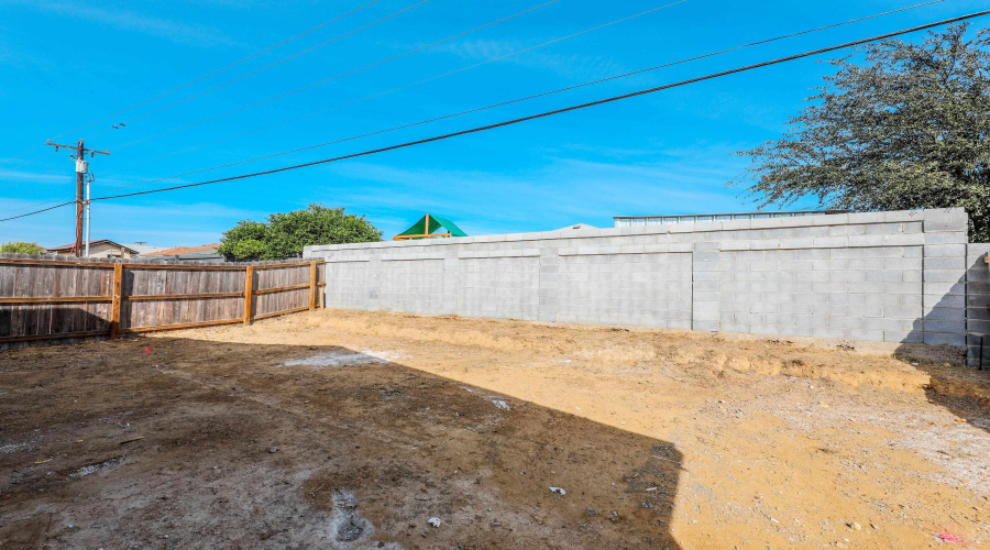 5612 Moses Lp., LAREDO, Texas 78046, 3 Bedrooms Bedrooms, 4 Rooms Rooms,2 BathroomsBathrooms,Residential,For Sale,5612 Moses Lp.,20260520