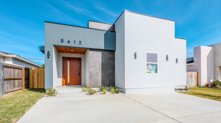 5612 Moses Lp., LAREDO, Texas 78046, 3 Bedrooms Bedrooms, 4 Rooms Rooms,2 BathroomsBathrooms,Residential,For Sale,5612 Moses Lp.,20260520