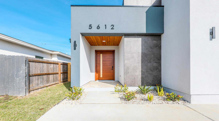 5612 Moses Lp., LAREDO, Texas 78046, 3 Bedrooms Bedrooms, 4 Rooms Rooms,2 BathroomsBathrooms,Residential,For Sale,5612 Moses Lp.,20260520