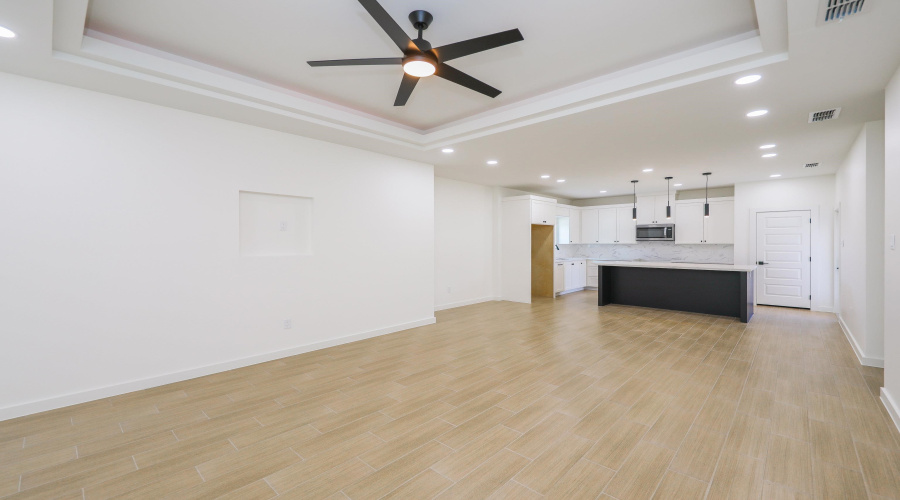 5612 Moses Lp., LAREDO, Texas 78046, 3 Bedrooms Bedrooms, 4 Rooms Rooms,2 BathroomsBathrooms,Residential,For Sale,5612 Moses Lp.,20260520