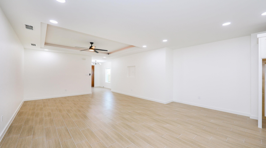 5612 Moses Lp., LAREDO, Texas 78046, 3 Bedrooms Bedrooms, 4 Rooms Rooms,2 BathroomsBathrooms,Residential,For Sale,5612 Moses Lp.,20260520