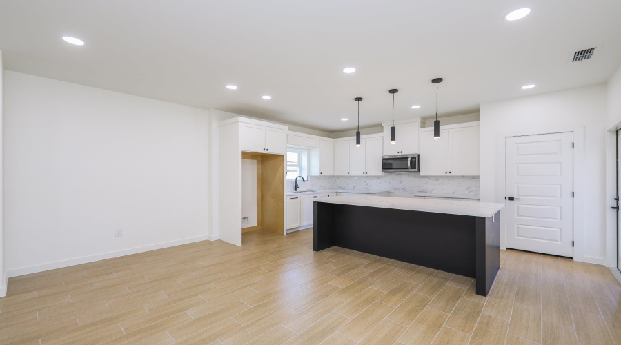 5612 Moses Lp., LAREDO, Texas 78046, 3 Bedrooms Bedrooms, 4 Rooms Rooms,2 BathroomsBathrooms,Residential,For Sale,5612 Moses Lp.,20260520