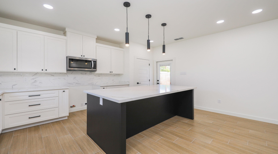 5612 Moses Lp., LAREDO, Texas 78046, 3 Bedrooms Bedrooms, 4 Rooms Rooms,2 BathroomsBathrooms,Residential,For Sale,5612 Moses Lp.,20260520