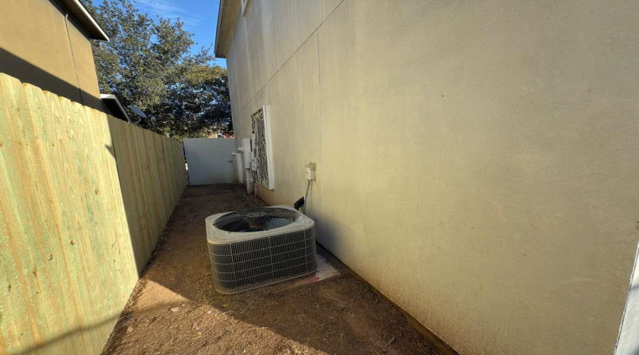 504 Campanario Ln, Laredo, Texas 78046, 4 Bedrooms Bedrooms, 7 Rooms Rooms,2 BathroomsBathrooms,Residential,For Sale,504 Campanario Ln,20260522
