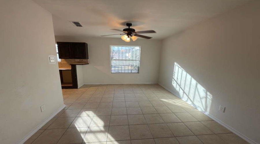 504 Campanario Ln, Laredo, Texas 78046, 4 Bedrooms Bedrooms, 7 Rooms Rooms,2 BathroomsBathrooms,Residential,For Sale,504 Campanario Ln,20260522