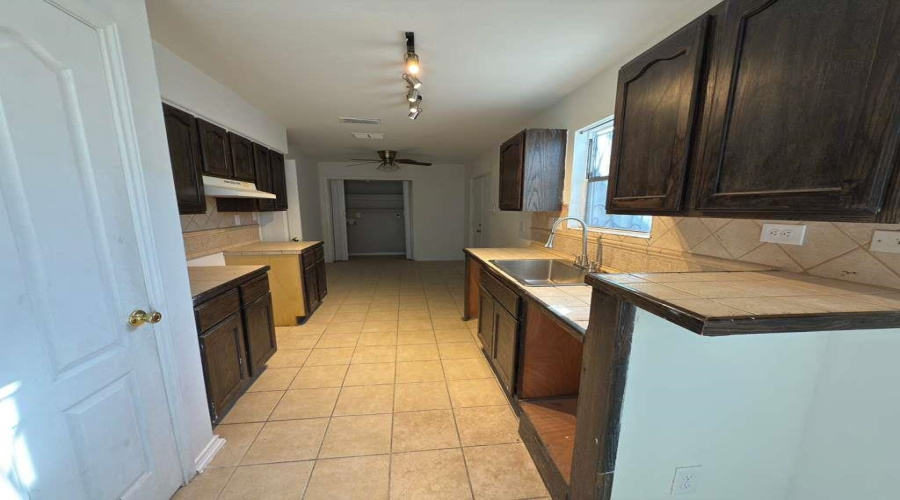504 Campanario Ln, Laredo, Texas 78046, 4 Bedrooms Bedrooms, 7 Rooms Rooms,2 BathroomsBathrooms,Residential,For Sale,504 Campanario Ln,20260522