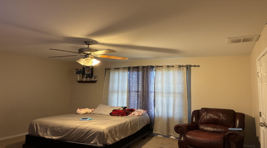 2040 Port Miami St, Laredo, Texas 78045, 4 Bedrooms Bedrooms, 5 Rooms Rooms,2 BathroomsBathrooms,Residential,For Sale,2040 Port Miami St,20260523