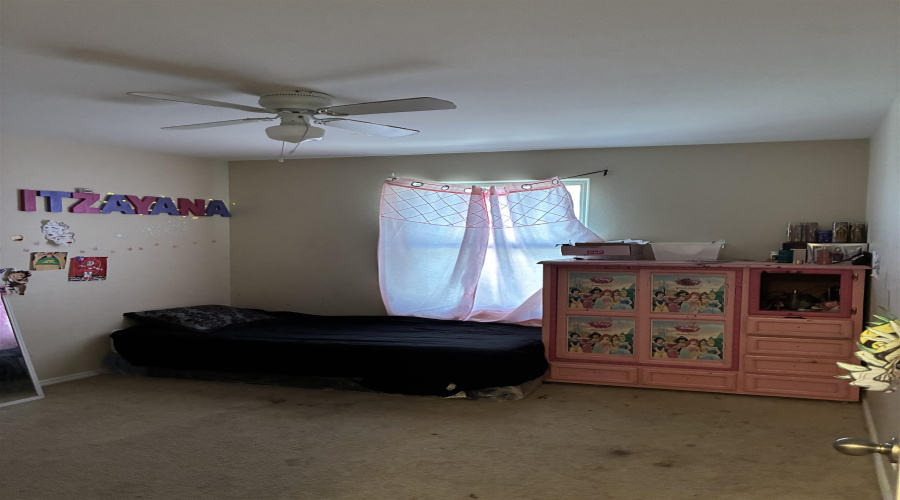 2040 Port Miami St, Laredo, Texas 78045, 4 Bedrooms Bedrooms, 5 Rooms Rooms,2 BathroomsBathrooms,Residential,For Sale,2040 Port Miami St,20260523