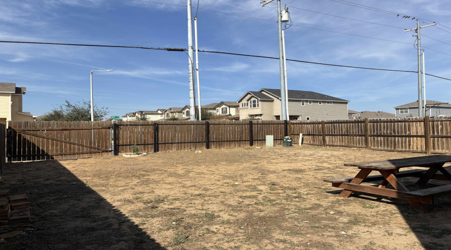 2040 Port Miami St, Laredo, Texas 78045, 4 Bedrooms Bedrooms, 5 Rooms Rooms,2 BathroomsBathrooms,Residential,For Sale,2040 Port Miami St,20260523