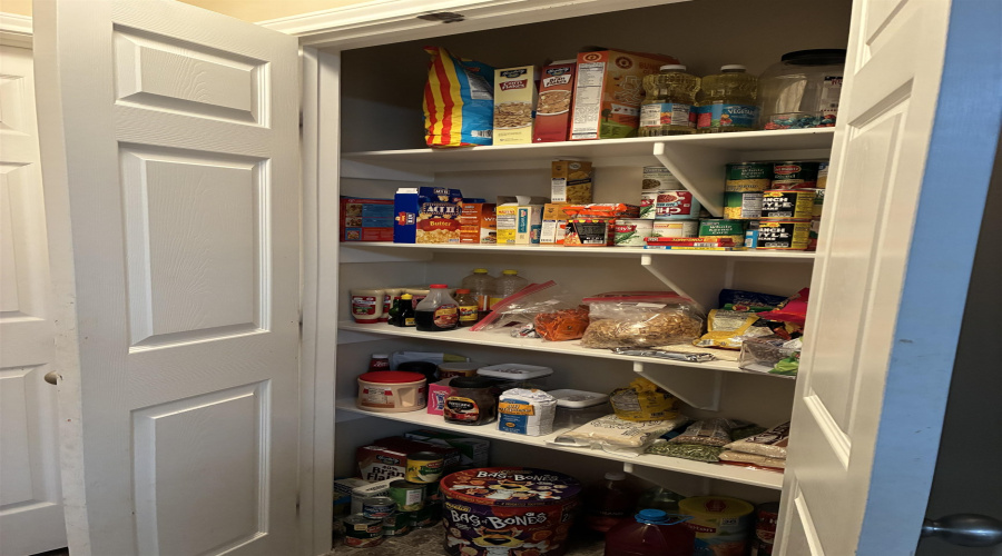 2040 Port Miami St, Laredo, Texas 78045, 4 Bedrooms Bedrooms, 5 Rooms Rooms,2 BathroomsBathrooms,Residential,For Sale,2040 Port Miami St,20260523