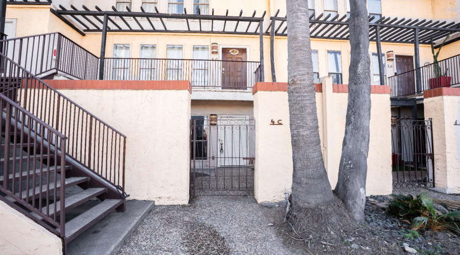 101 W Del Mar Blvd, LAREDO, Texas 78041, 2 Bedrooms Bedrooms, 5 Rooms Rooms,2 BathroomsBathrooms,Residential,For Sale,101 W Del Mar Blvd,20260531