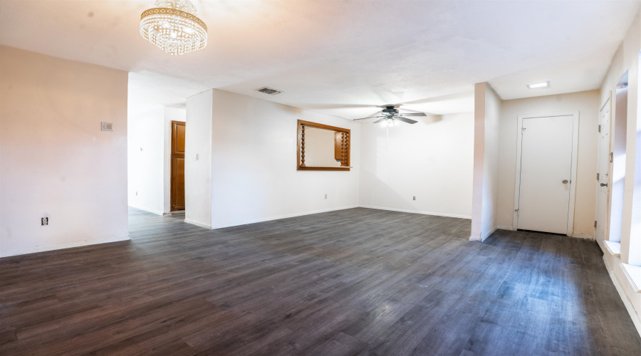 101 W Del Mar Blvd, LAREDO, Texas 78041, 2 Bedrooms Bedrooms, 5 Rooms Rooms,2 BathroomsBathrooms,Residential,For Sale,101 W Del Mar Blvd,20260531