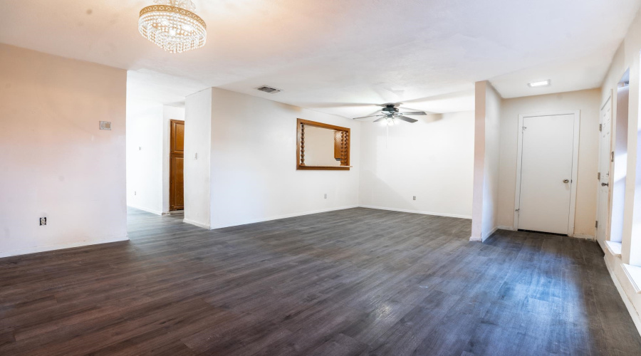 101 W Del Mar Blvd, LAREDO, Texas 78041, 2 Bedrooms Bedrooms, 5 Rooms Rooms,2 BathroomsBathrooms,Residential,For Sale,101 W Del Mar Blvd,20260531