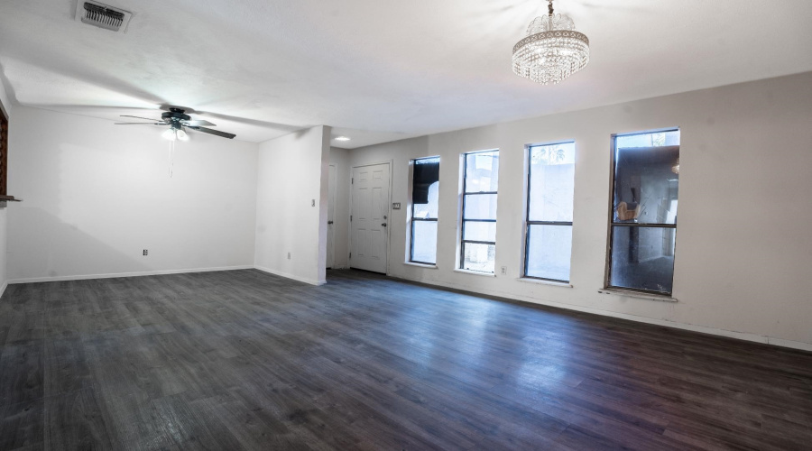 101 W Del Mar Blvd, LAREDO, Texas 78041, 2 Bedrooms Bedrooms, 5 Rooms Rooms,2 BathroomsBathrooms,Residential,For Sale,101 W Del Mar Blvd,20260531