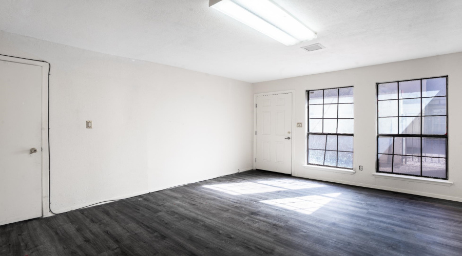 101 W Del Mar Blvd, LAREDO, Texas 78041, 2 Bedrooms Bedrooms, 5 Rooms Rooms,2 BathroomsBathrooms,Residential,For Sale,101 W Del Mar Blvd,20260531