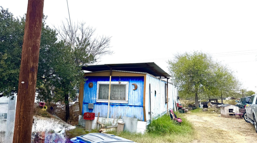 120 Masterson Rd, LAREDO, Texas 78046, 2 Bedrooms Bedrooms, 4 Rooms Rooms,1 BathroomBathrooms,Residential,For Sale,120 Masterson Rd,20260534