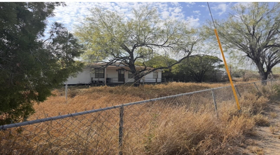 1604 Siesta Ln, ZAPATA, Texas 78076, 3 Bedrooms Bedrooms, 5 Rooms Rooms,2 BathroomsBathrooms,Residential,For Sale,1604 Siesta Ln,20260535