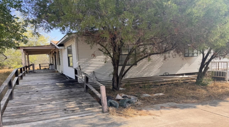 1604 Siesta Ln, ZAPATA, Texas 78076, 3 Bedrooms Bedrooms, 5 Rooms Rooms,2 BathroomsBathrooms,Residential,For Sale,1604 Siesta Ln,20260535