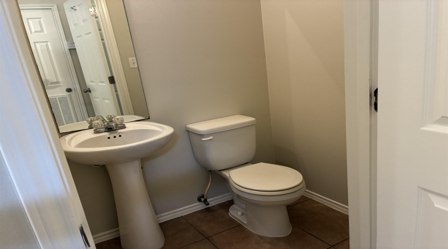 5402 Marcella Ave, LAREDO, Texas 78041, 2 Bedrooms Bedrooms, 4 Rooms Rooms,1 BathroomBathrooms,Residential,For Rent,5402 Marcella Ave,20260538