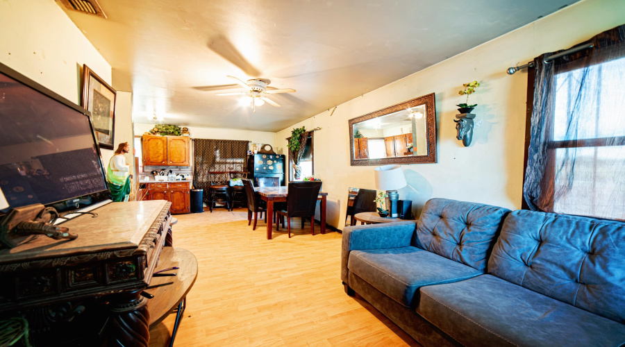 2419 Chihuahua St, Laredo, Texas 78043, 1 Room Rooms,1 BathroomBathrooms,Commercial retail/office,For Sale,2419 Chihuahua St,20260542