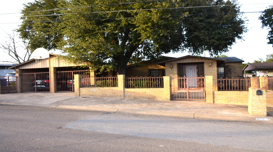 2118 Reynolds St, Laredo, Texas 78043-2319, 3 Bedrooms Bedrooms, 10 Rooms Rooms,3 BathroomsBathrooms,Residential,For Sale,2118 Reynolds St,20260540