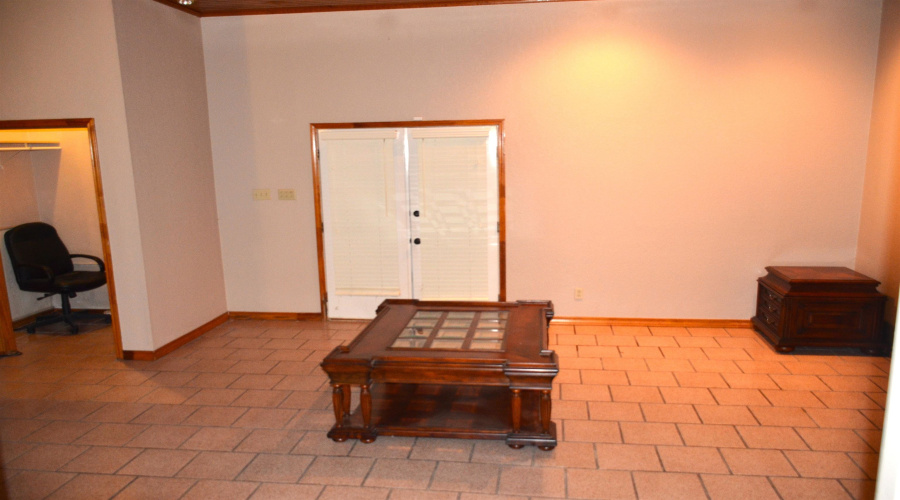 2118 Reynolds St, Laredo, Texas 78043-2319, 3 Bedrooms Bedrooms, 10 Rooms Rooms,3 BathroomsBathrooms,Residential,For Sale,2118 Reynolds St,20260540