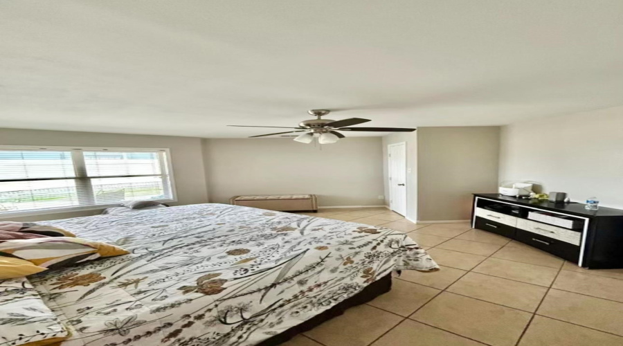 3054 St Isaac Lp, LAREDO, Texas 78046-0000, 5 Bedrooms Bedrooms, 7 Rooms Rooms,4 BathroomsBathrooms,Residential,For Sale,3054 St Isaac Lp,20260547