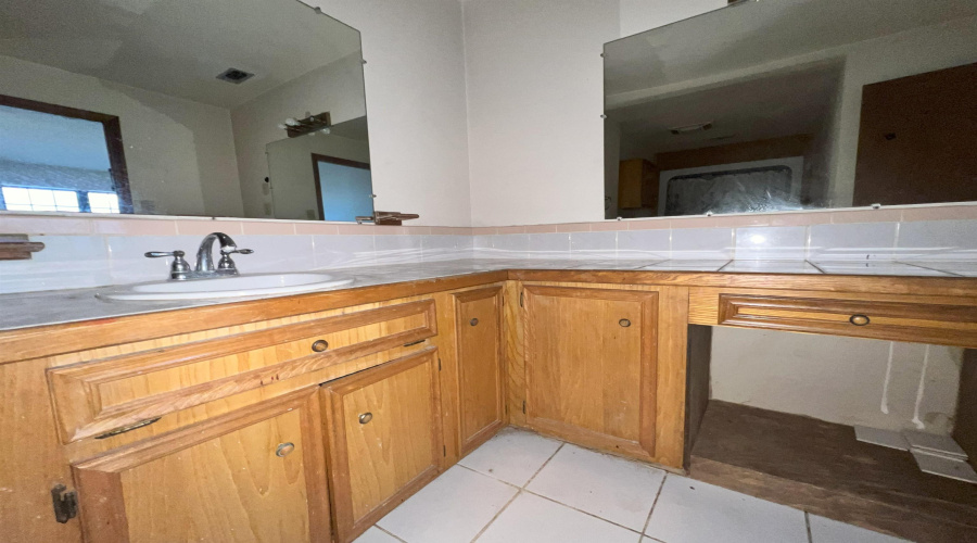 309 Glenn St, Zapata, Texas 78076, 3 Bedrooms Bedrooms, 8 Rooms Rooms,2 BathroomsBathrooms,Residential,For Sale,309 Glenn St,20260552