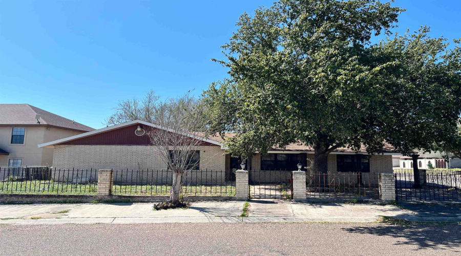 309 Glenn St, Zapata, Texas 78076, 3 Bedrooms Bedrooms, 8 Rooms Rooms,2 BathroomsBathrooms,Residential,For Sale,309 Glenn St,20260552
