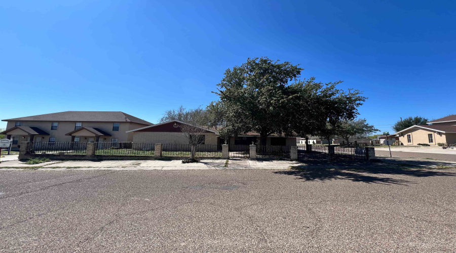 309 Glenn St, Zapata, Texas 78076, 3 Bedrooms Bedrooms, 8 Rooms Rooms,2 BathroomsBathrooms,Residential,For Sale,309 Glenn St,20260552