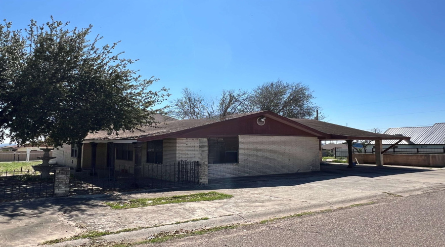 309 Glenn St, Zapata, Texas 78076, 3 Bedrooms Bedrooms, 8 Rooms Rooms,2 BathroomsBathrooms,Residential,For Sale,309 Glenn St,20260552