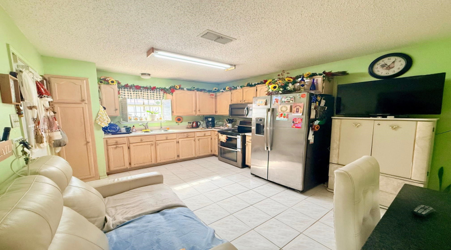 10203 Center Rd, Laredo, Texas 78045, 4 Bedrooms Bedrooms, 6 Rooms Rooms,2 BathroomsBathrooms,Residential,For Sale,10203 Center Rd,20260554