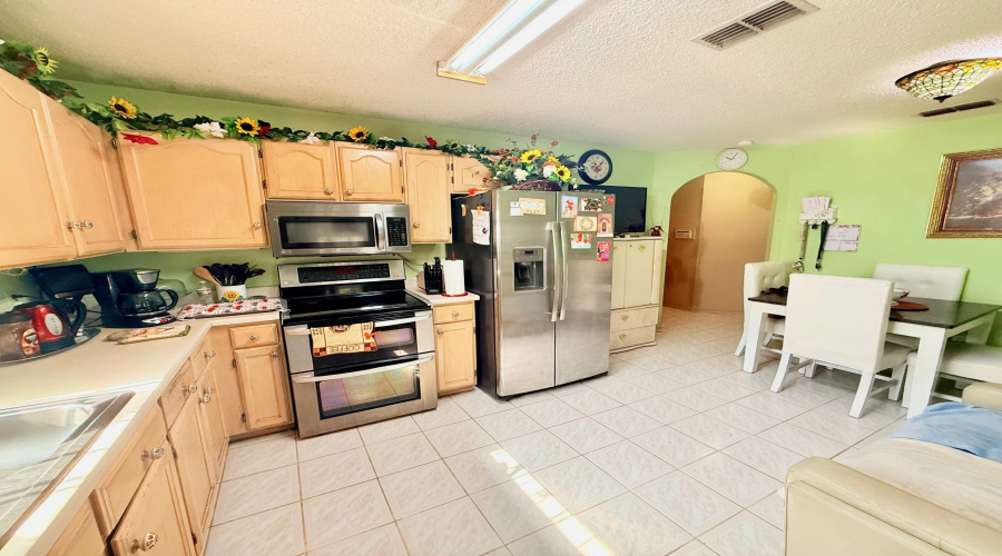 10203 Center Rd, Laredo, Texas 78045, 4 Bedrooms Bedrooms, 6 Rooms Rooms,2 BathroomsBathrooms,Residential,For Sale,10203 Center Rd,20260554