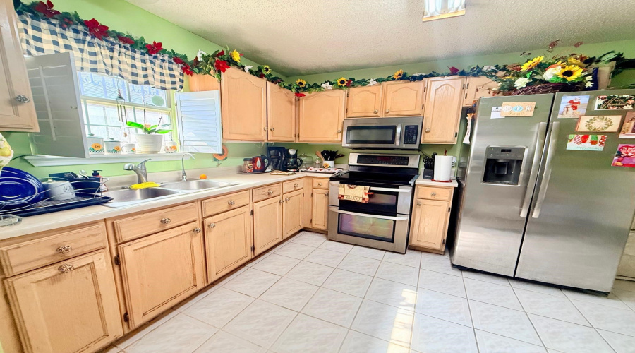 10203 Center Rd, Laredo, Texas 78045, 4 Bedrooms Bedrooms, 6 Rooms Rooms,2 BathroomsBathrooms,Residential,For Sale,10203 Center Rd,20260554