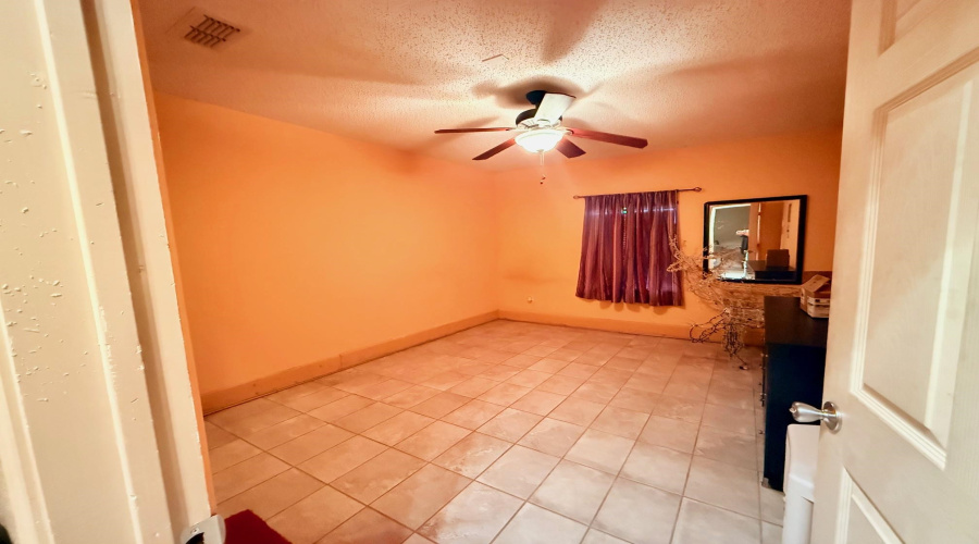 10203 Center Rd, Laredo, Texas 78045, 4 Bedrooms Bedrooms, 6 Rooms Rooms,2 BathroomsBathrooms,Residential,For Sale,10203 Center Rd,20260554