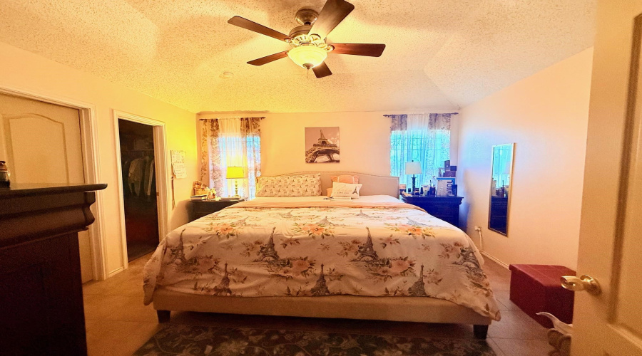 10203 Center Rd, Laredo, Texas 78045, 4 Bedrooms Bedrooms, 6 Rooms Rooms,2 BathroomsBathrooms,Residential,For Sale,10203 Center Rd,20260554