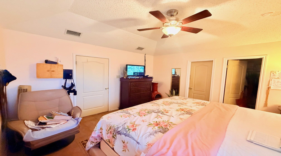 10203 Center Rd, Laredo, Texas 78045, 4 Bedrooms Bedrooms, 6 Rooms Rooms,2 BathroomsBathrooms,Residential,For Sale,10203 Center Rd,20260554