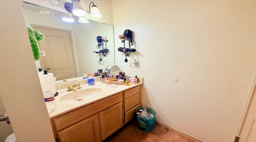 10203 Center Rd, Laredo, Texas 78045, 4 Bedrooms Bedrooms, 6 Rooms Rooms,2 BathroomsBathrooms,Residential,For Sale,10203 Center Rd,20260554