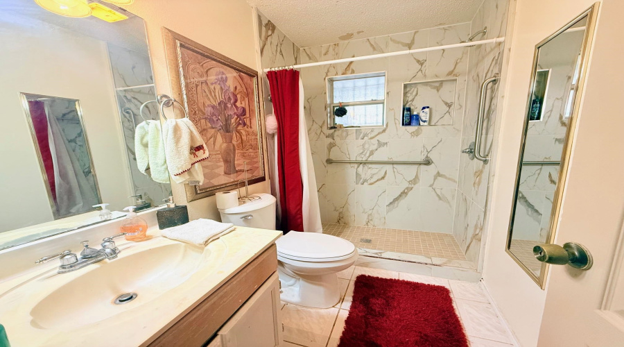 10203 Center Rd, Laredo, Texas 78045, 4 Bedrooms Bedrooms, 6 Rooms Rooms,2 BathroomsBathrooms,Residential,For Sale,10203 Center Rd,20260554