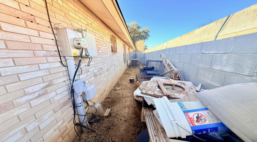 10203 Center Rd, Laredo, Texas 78045, 4 Bedrooms Bedrooms, 6 Rooms Rooms,2 BathroomsBathrooms,Residential,For Sale,10203 Center Rd,20260554